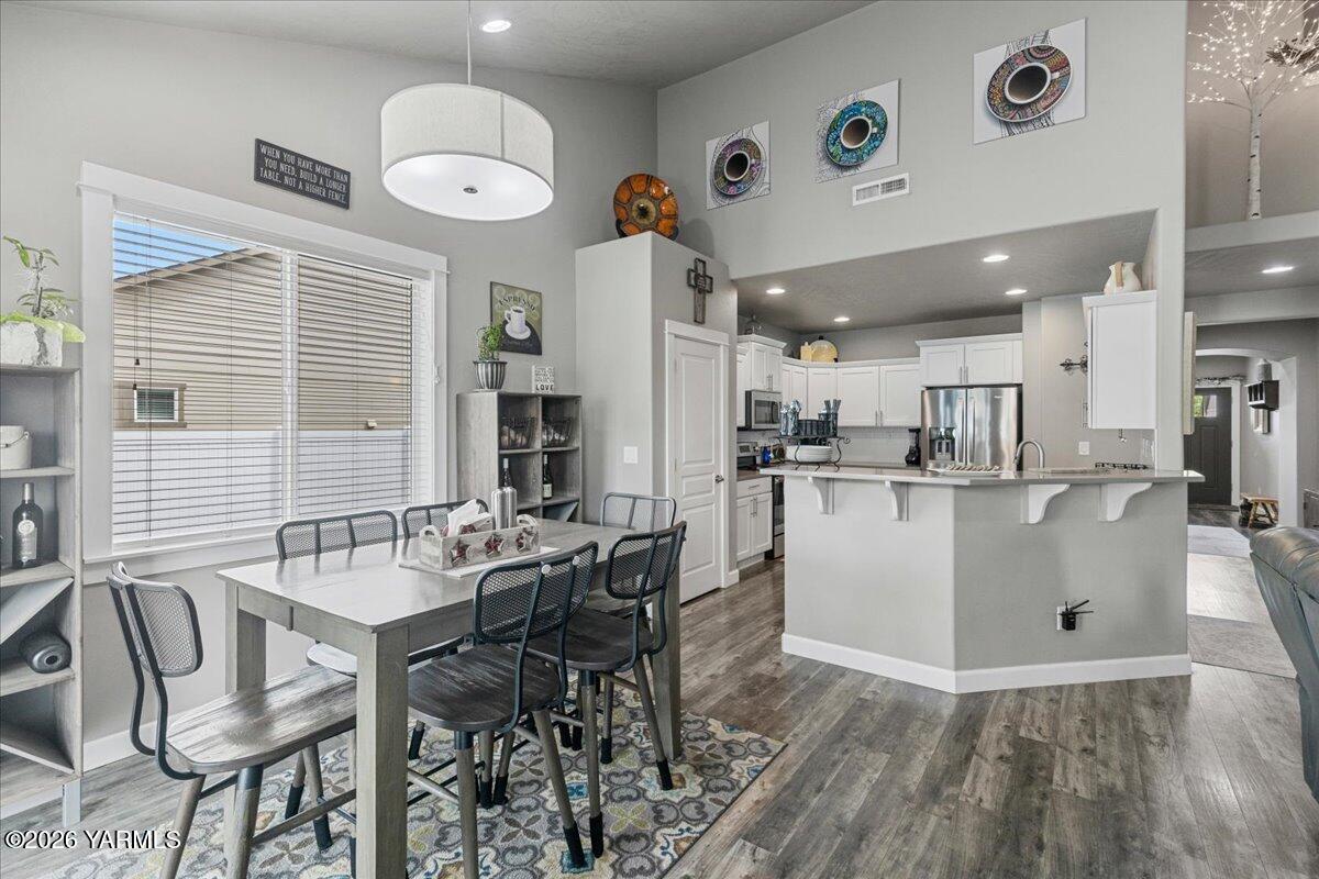 7803 Fremont Way Yakima, WA 98908 - Photo 14 of 49 Dining area and kitchen