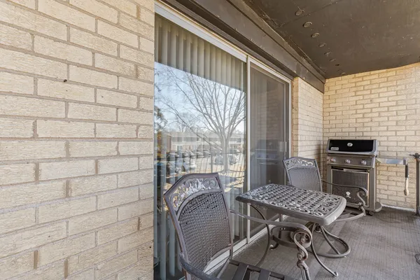 $189,900 | 11116 South 84th Avenue, Unit 2B, Palos Hills, IL 60465