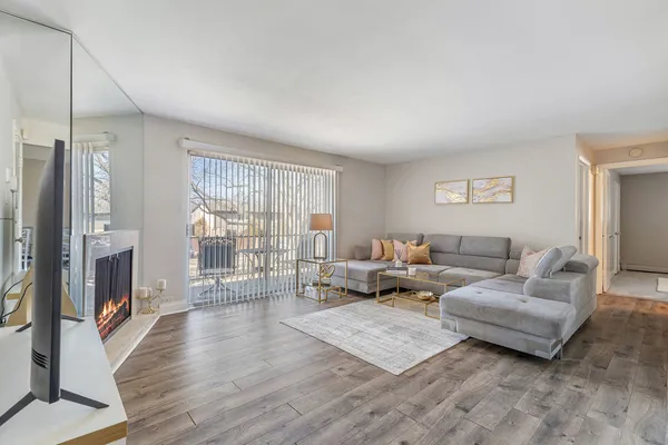 $189,900 | 11116 South 84th Avenue, Unit 2B, Palos Hills, IL 60465