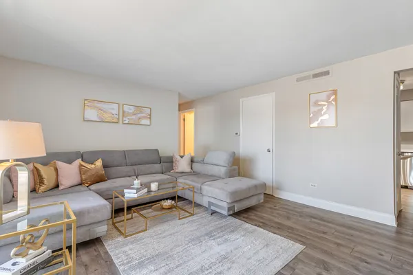 $189,900 | 11116 South 84th Avenue, Unit 2B, Palos Hills, IL 60465