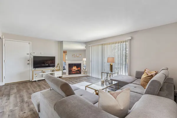 $189,900 | 11116 South 84th Avenue, Unit 2B, Palos Hills, IL 60465