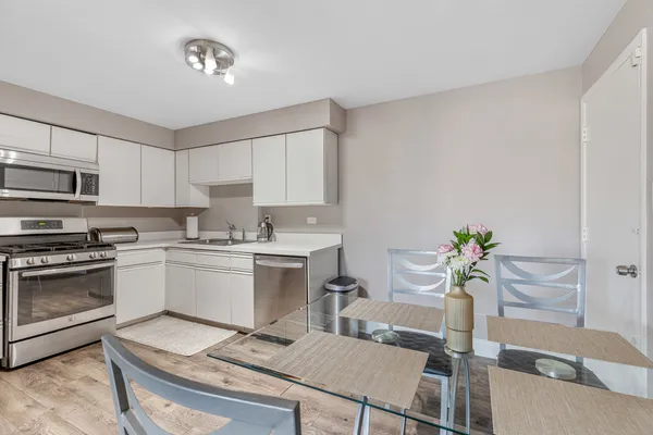 $189,900 | 11116 South 84th Avenue, Unit 2B, Palos Hills, IL 60465