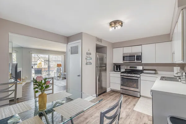 $189,900 | 11116 South 84th Avenue, Unit 2B, Palos Hills, IL 60465