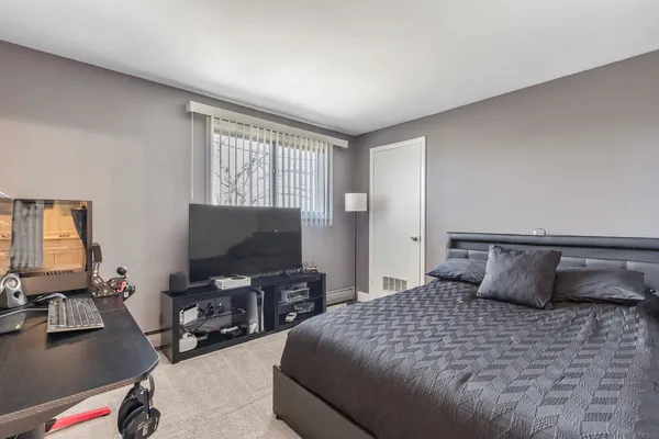 $189,900 | 11116 South 84th Avenue, Unit 2B, Palos Hills, IL 60465