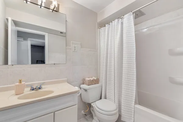 $189,900 | 11116 South 84th Avenue, Unit 2B, Palos Hills, IL 60465