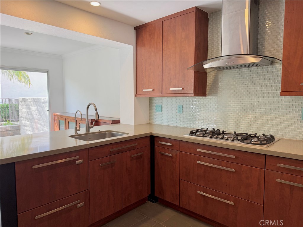 4 Del Rey, Unit 19 Irvine, CA 92612 - Photo 9 of 25 CUSTOM BUILT IN DISHWASHER AND STOVE TOP!