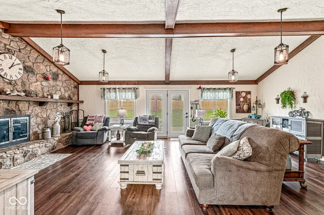 $309,000 | 807 Oak Court, Greenfield, IN 46140