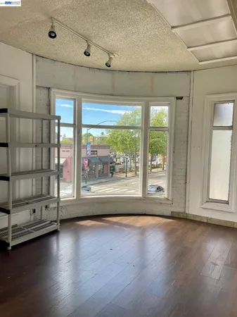 $3,995 | 22622 Mission Boulevard, Hayward, CA 94541