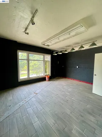 $3,995 | 22622 Mission Boulevard, Hayward, CA 94541