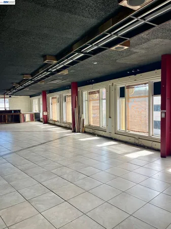 $3,995 | 22622 Mission Boulevard, Hayward, CA 94541