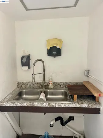 $3,995 | 22622 Mission Boulevard, Hayward, CA 94541