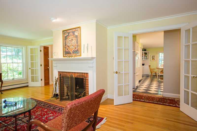1189 Shore Road Cape Elizabeth, ME 04107 - Photo 9 of 35 Living Room.