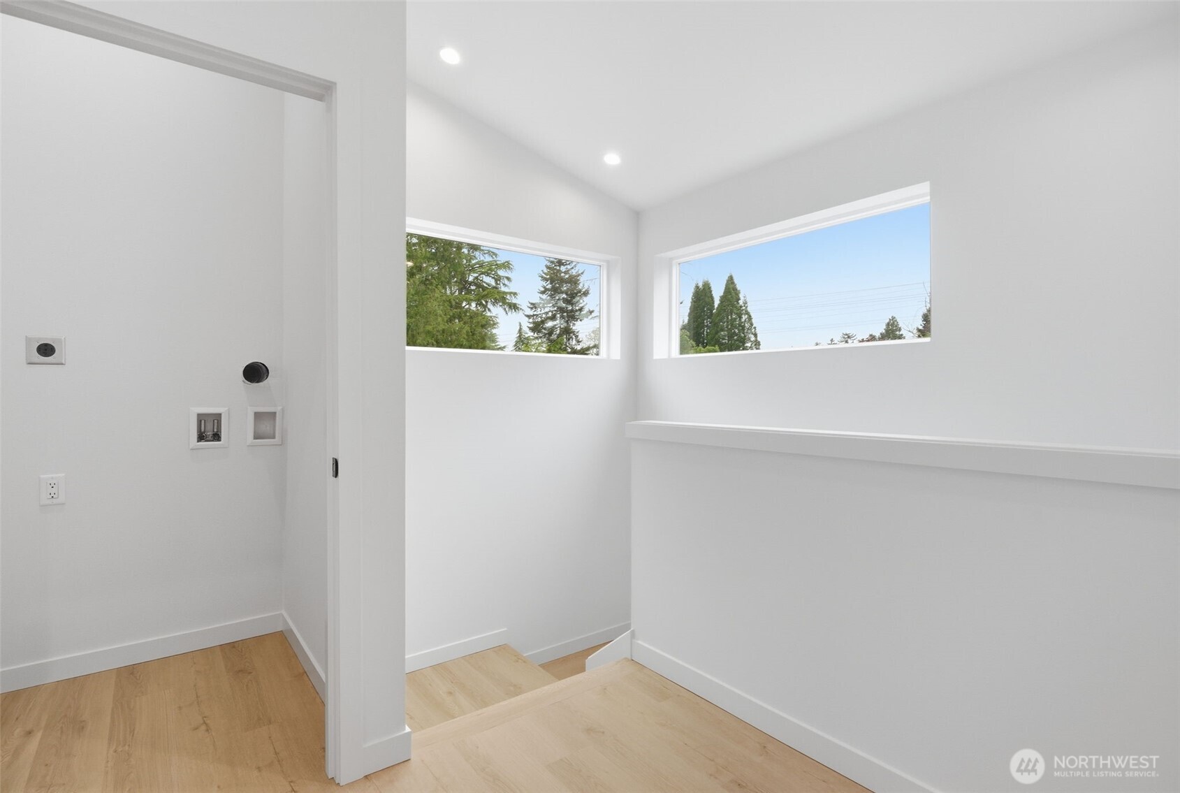 9725 Evanston Avenue North Seattle, WA 98103 - Photo 17 of 40