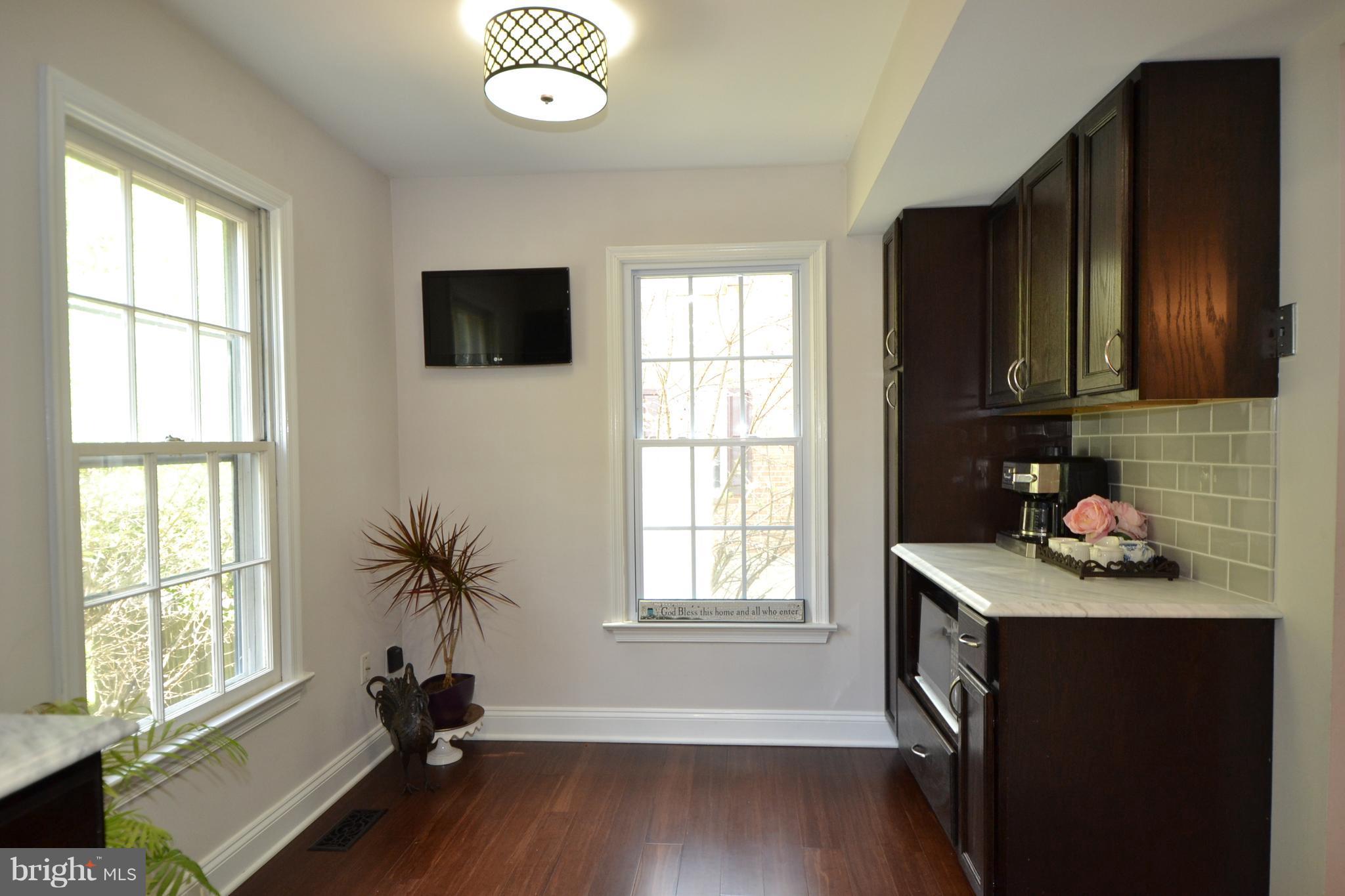 8570 Chester Grove Court Springfield, VA 22153 - Photo 13 of 25 Space for Table