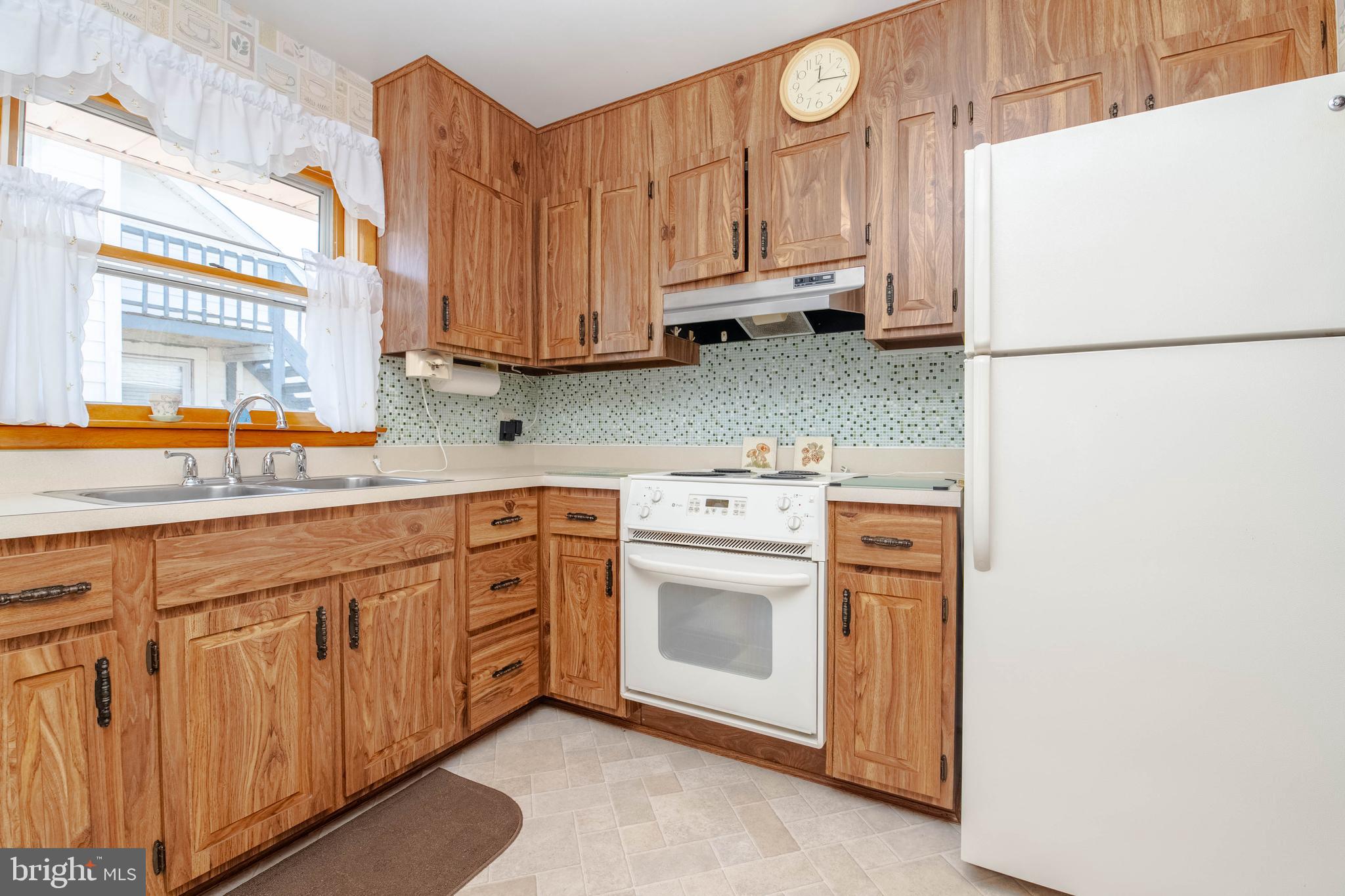 6610 River Drive Road Baltimore, MD 21219 - Photo 4 of 30 a kitchen with appliances a sink and a cabinets
