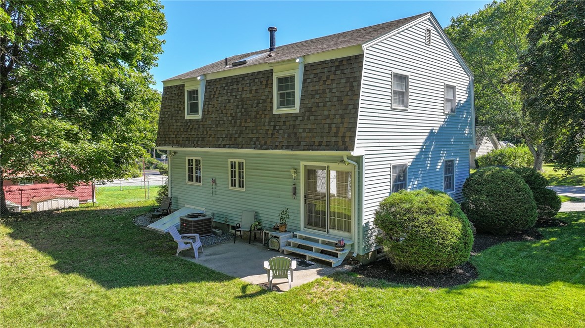 14 Sutton Street Smithfield, RI 02828 - Photo 7 of 41 Gallery Image 7