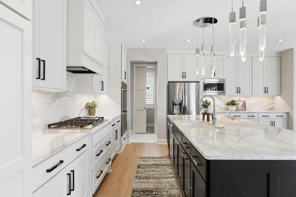 $1,225,000 | 16717 47th Place North, Plymouth, MN 55446