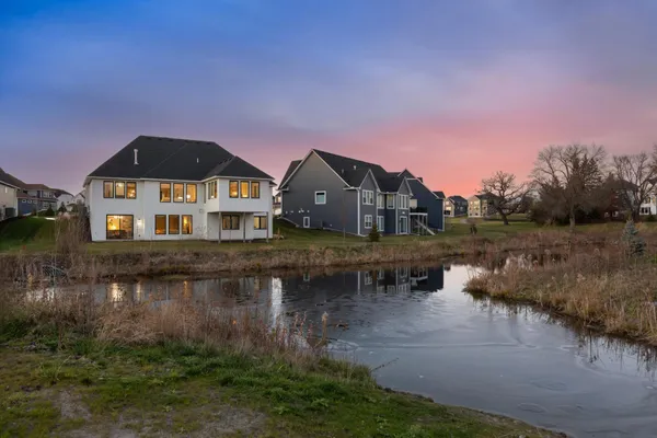 $1,225,000 | 16717 47th Place North, Plymouth, MN 55446