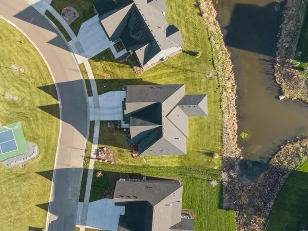 $1,225,000 | 16717 47th Place North, Plymouth, MN 55446