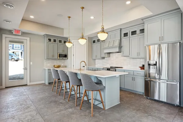 $1,225,000 | 16717 47th Place North, Plymouth, MN 55446