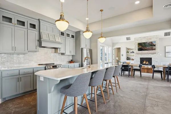 $1,225,000 | 16717 47th Place North, Plymouth, MN 55446