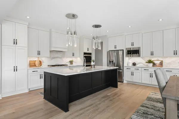 $1,225,000 | 16717 47th Place North, Plymouth, MN 55446