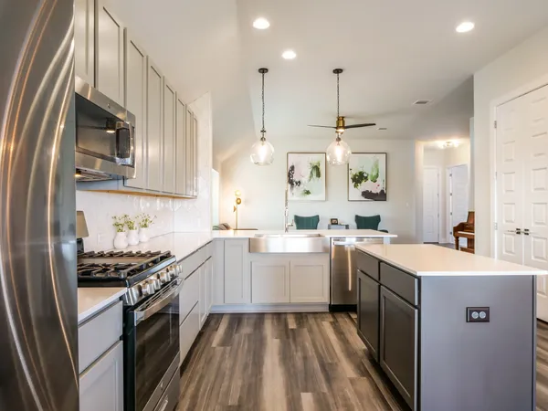 $2,200 | 129 Broken Oak Drive, Liberty Hill, TX 78642