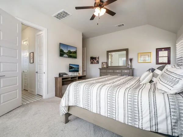 $2,200 | 129 Broken Oak Drive, Liberty Hill, TX 78642