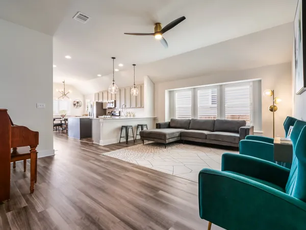 $2,200 | 129 Broken Oak Drive, Liberty Hill, TX 78642