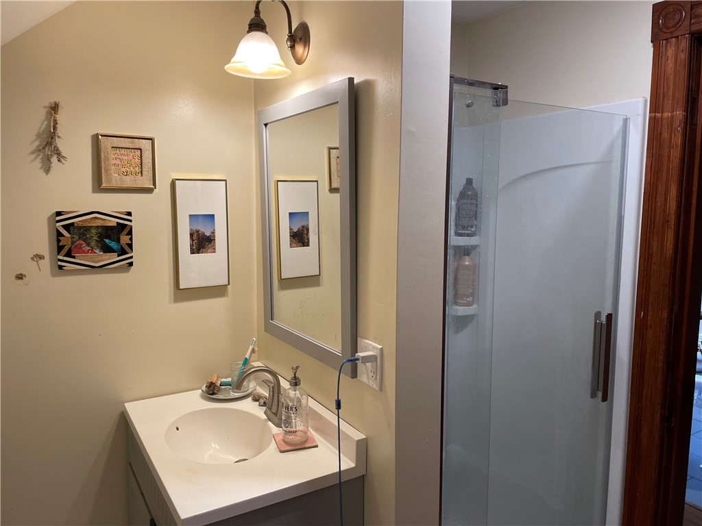 121 Rutherglen Avenue Providence, RI 02907 - Photo 11 of 22