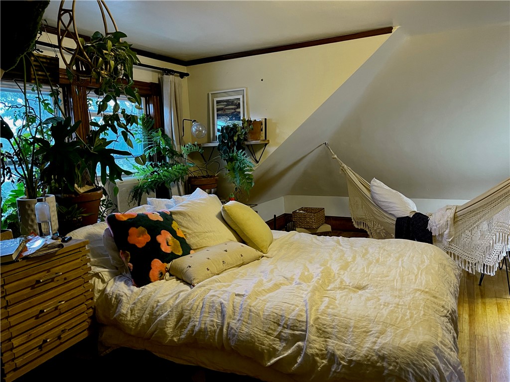 121 Rutherglen Avenue Providence, RI 02907 - Photo 3 of 22