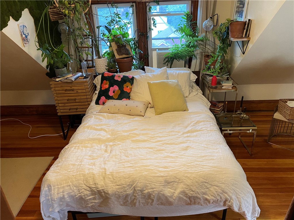 121 Rutherglen Avenue Providence, RI 02907 - Photo 4 of 22