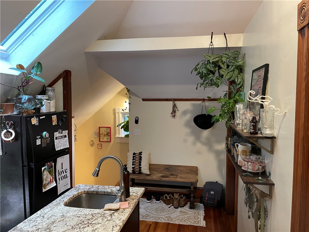 121 Rutherglen Avenue Providence, RI 02907 - Photo 8 of 22