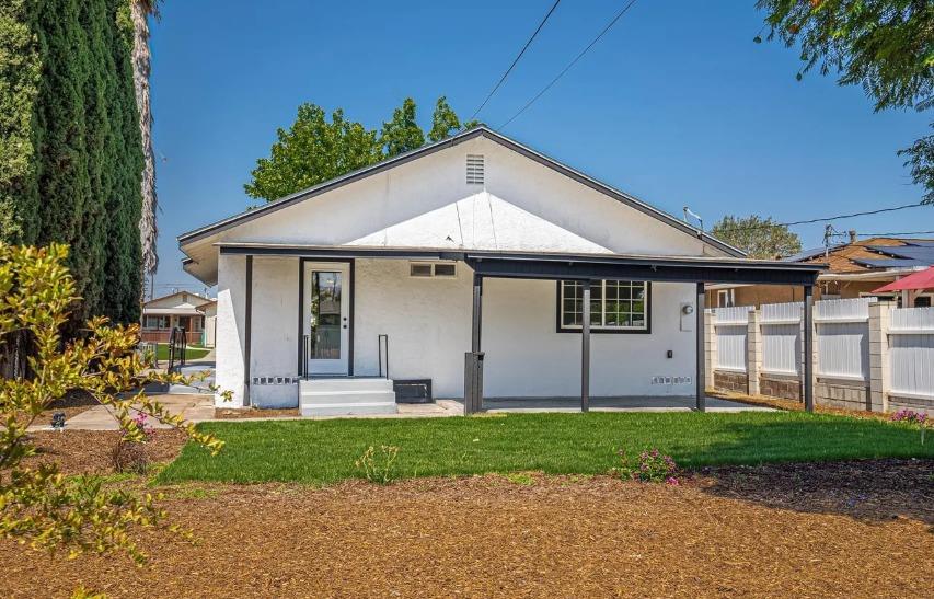 635 Paraiso Avenue Spring Valley, CA 91977 - Photo 11 of 27 front view of a house with a yard