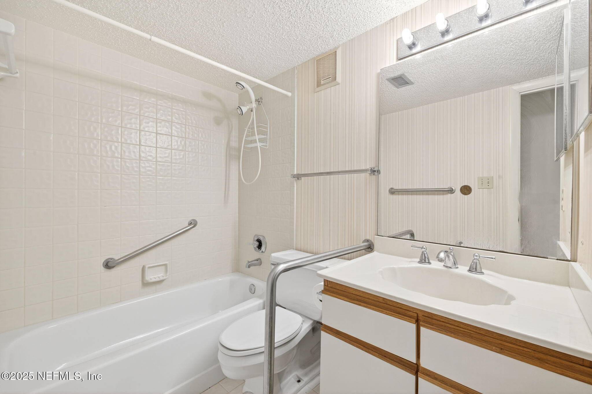 1071 Edgewood Avenue South, Unit 409 Jacksonville, FL 32205 - Photo 24 of 39 a bathroom with a sink a toilet and a bathtub