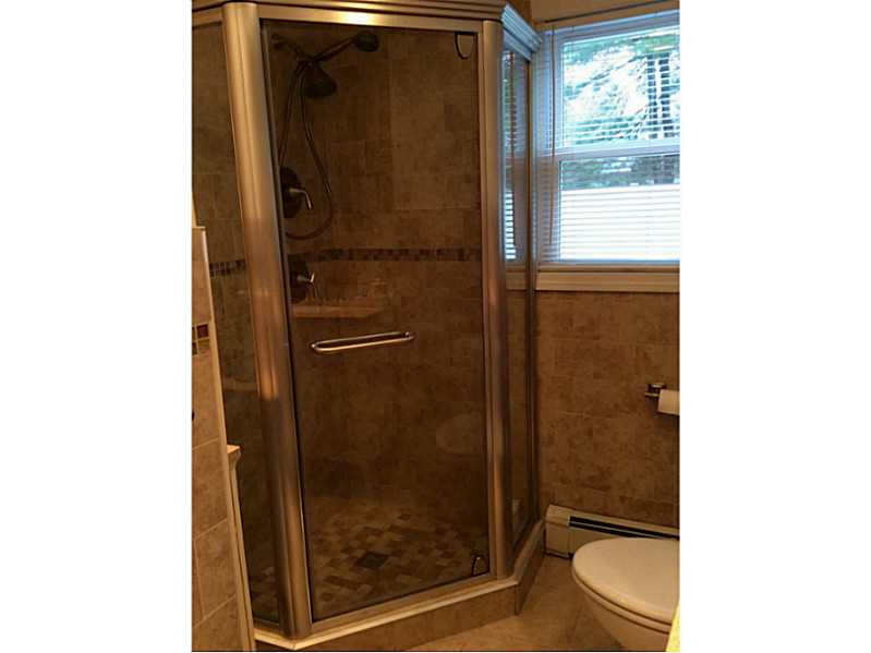 2 Congress Road Barrington, RI 02806 - Photo 17 of 23 Bathroom.