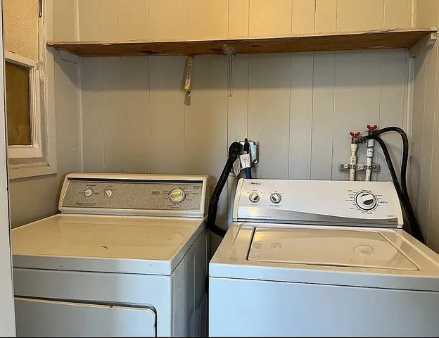a close up view of a washer and dryer