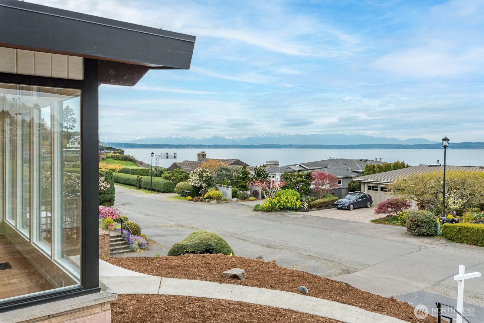 2425 Northwest Blue Ridge Drive Seattle, WA 98177 - Photo 2 of 27