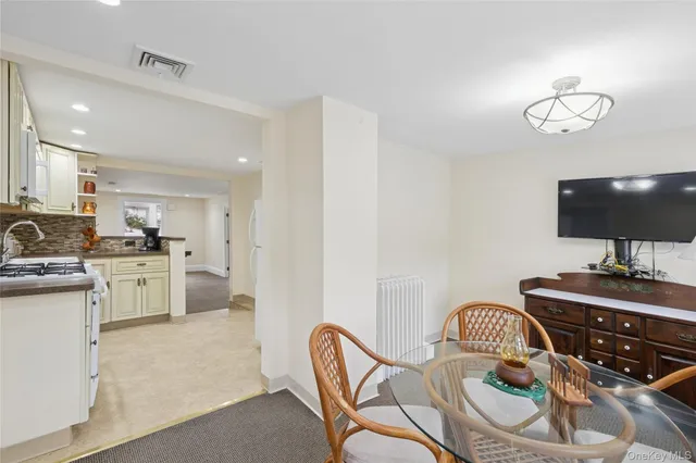 $3,900 | 151 Steamboat Road, Great Neck, NY 11024