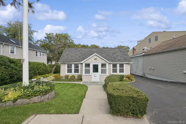 $3,900 | 151 Steamboat Road, Great Neck, NY 11024