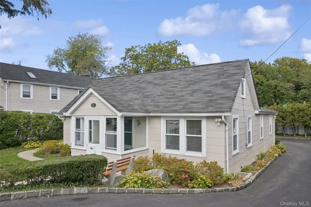 $3,900 | 151 Steamboat Road, Great Neck, NY 11024