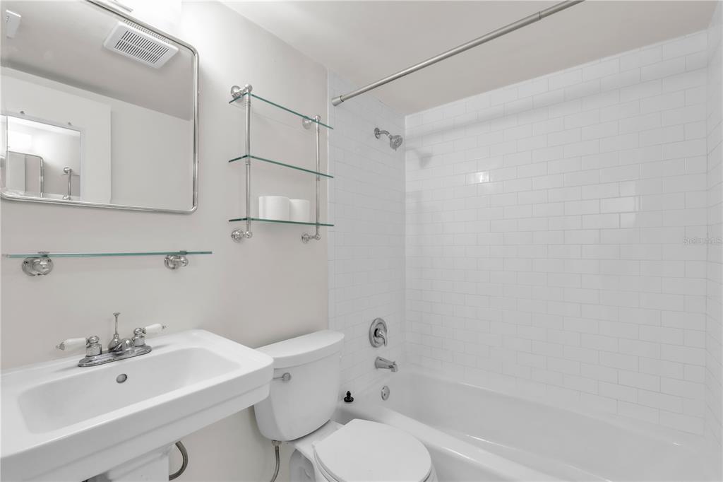 200 36th Avenue North, Unit 201A St. Petersburg, FL 33704 - Photo 9 of 16