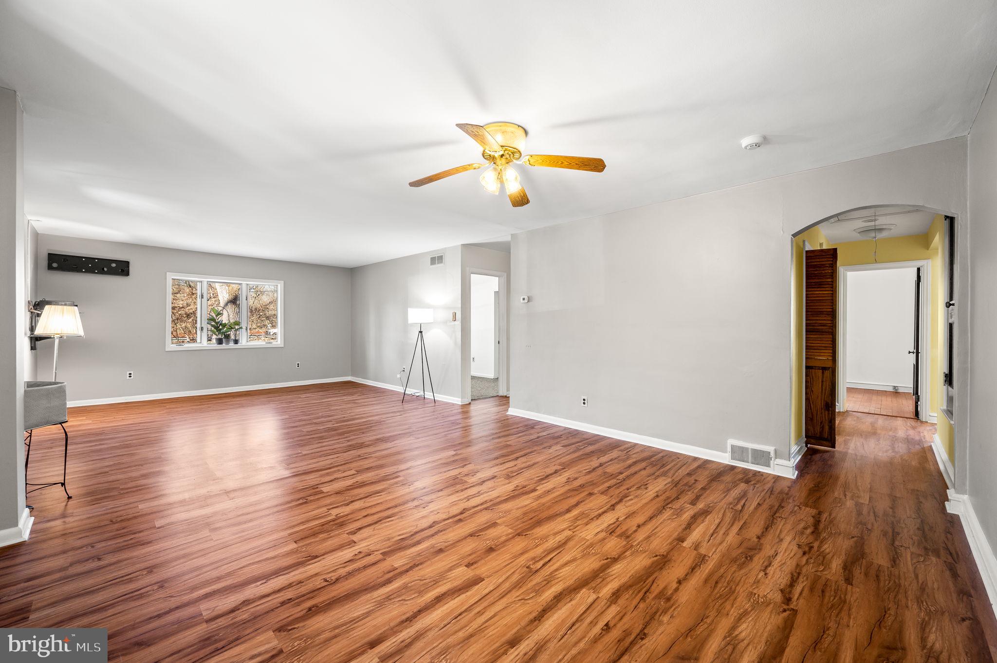 1827 Mill Road Boothwyn, PA 19061 - Photo 3 of 20 LR/DR