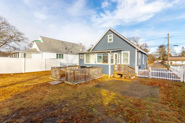 $385,000 | 21 Bayview Street, Wareham, MA 02571