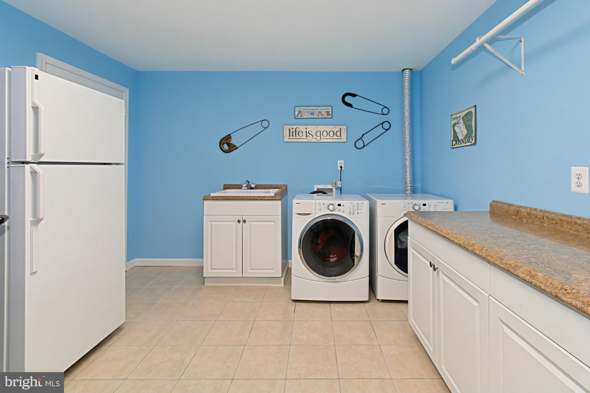 8127 Ridge Creek Way Springfield, VA 22153 - Photo 27 of 30 a utility room with dryer and washer