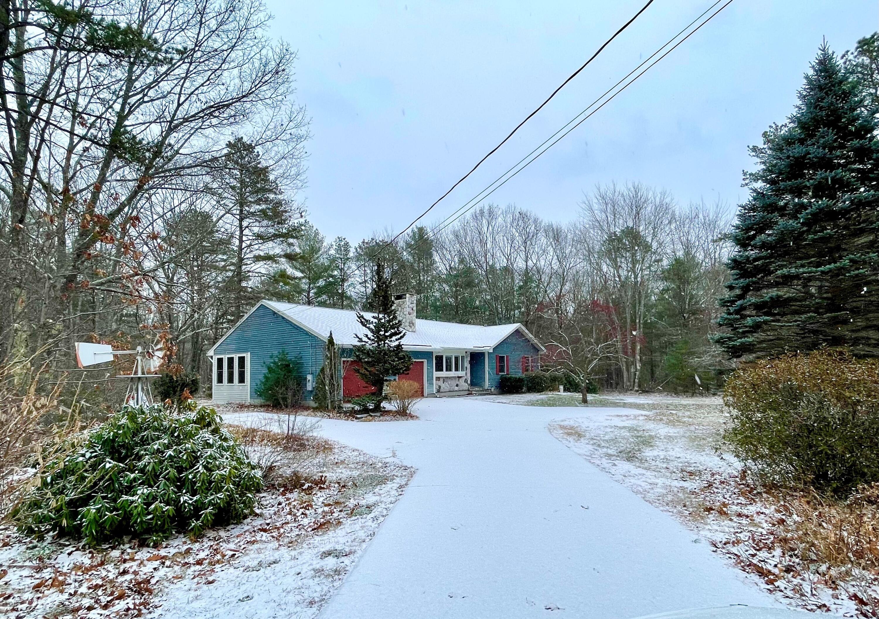 6 Cold Spring Lane Kennebunk, ME 04043 - Photo 4 of 49 Set back from the street