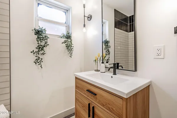 $1,085,000 | 7018 North 13th Street, Phoenix, AZ 85020