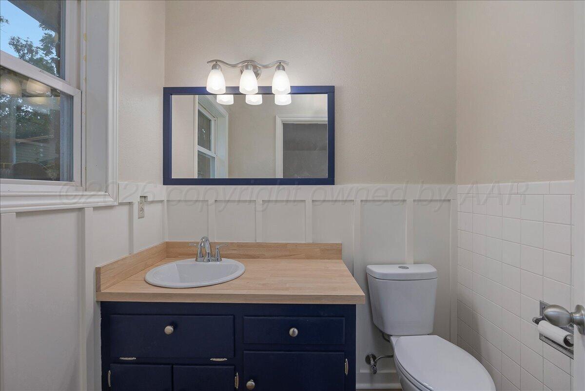 6215 Elmhurst Road Amarillo, TX 79106 - Photo 21 of 33 22-Primary Bathroom