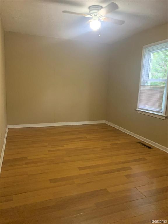 18530 Fox Redford, MI 48240 - Photo 11 of 15