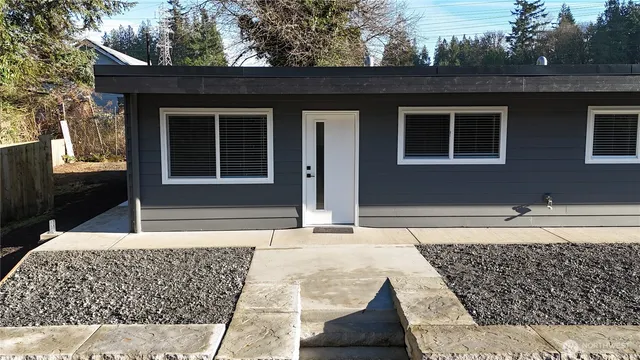 $1,950 | 7820 64th Street Southeast, Unit A, Snohomish, WA 98290